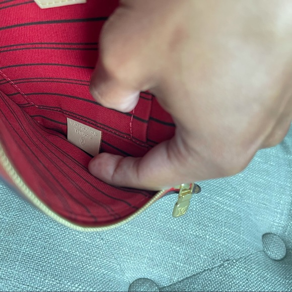 **SOLD** Wristlet - Picture 3 of 9